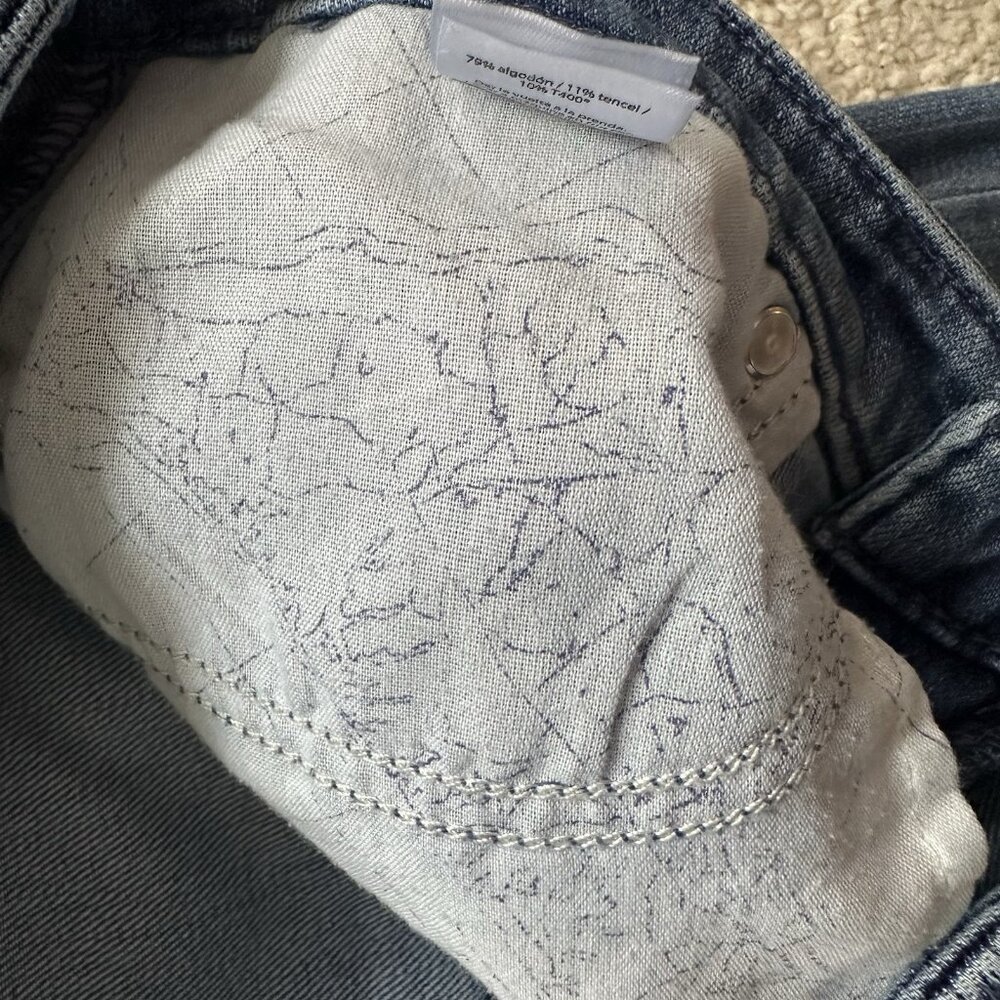 Vineyard Vines Jeans Women’s 4 Cropped Distressed Raw Hem Medium Blue Some Wear - Picture 7 of 16